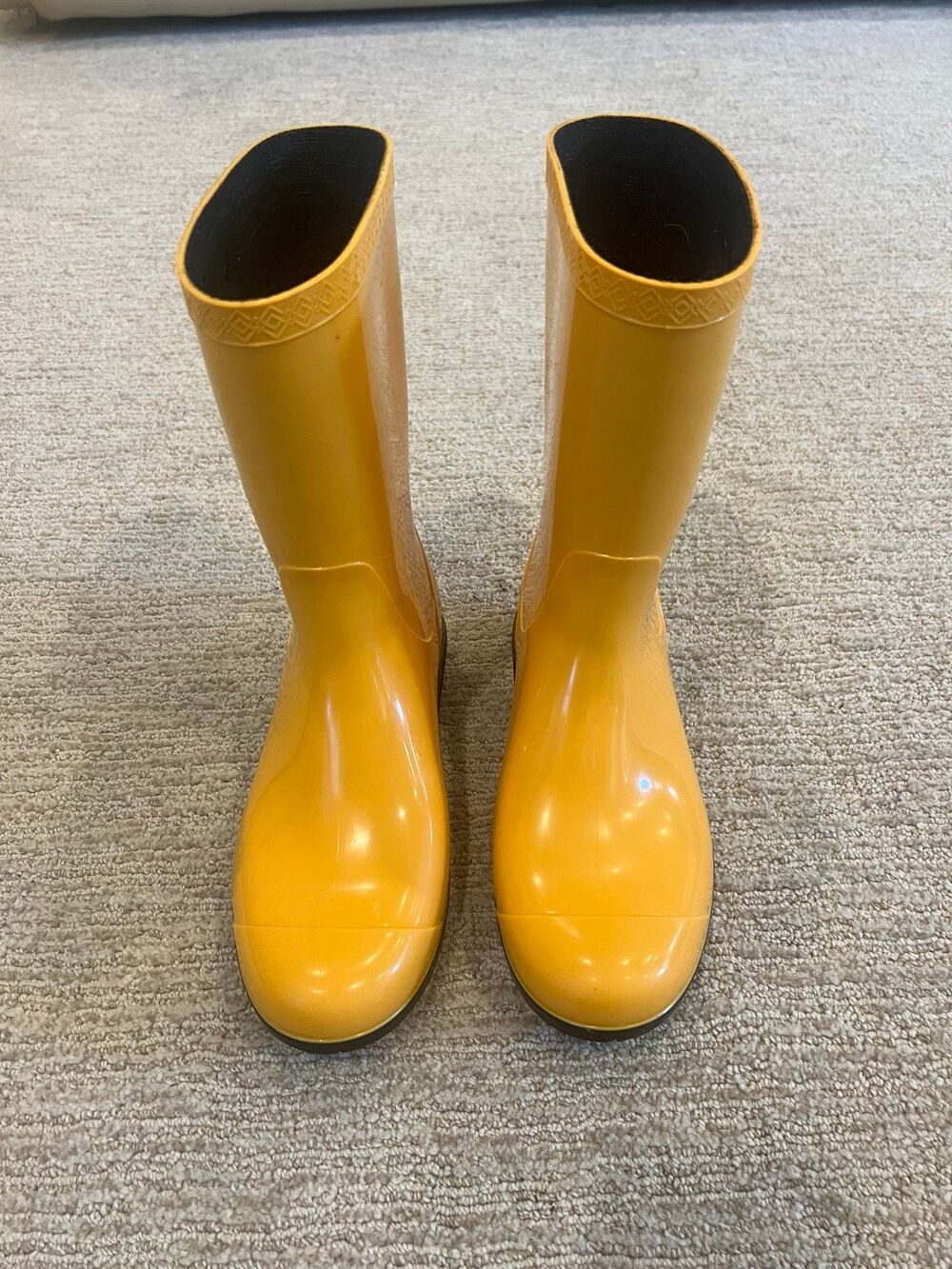 UGG Sienna Yellow Glossy Rubber Rain Boots Women’s Size 8